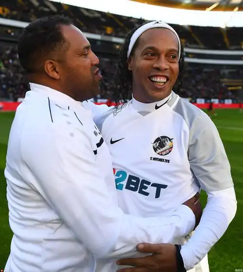 江游泳选手 江游泳选手